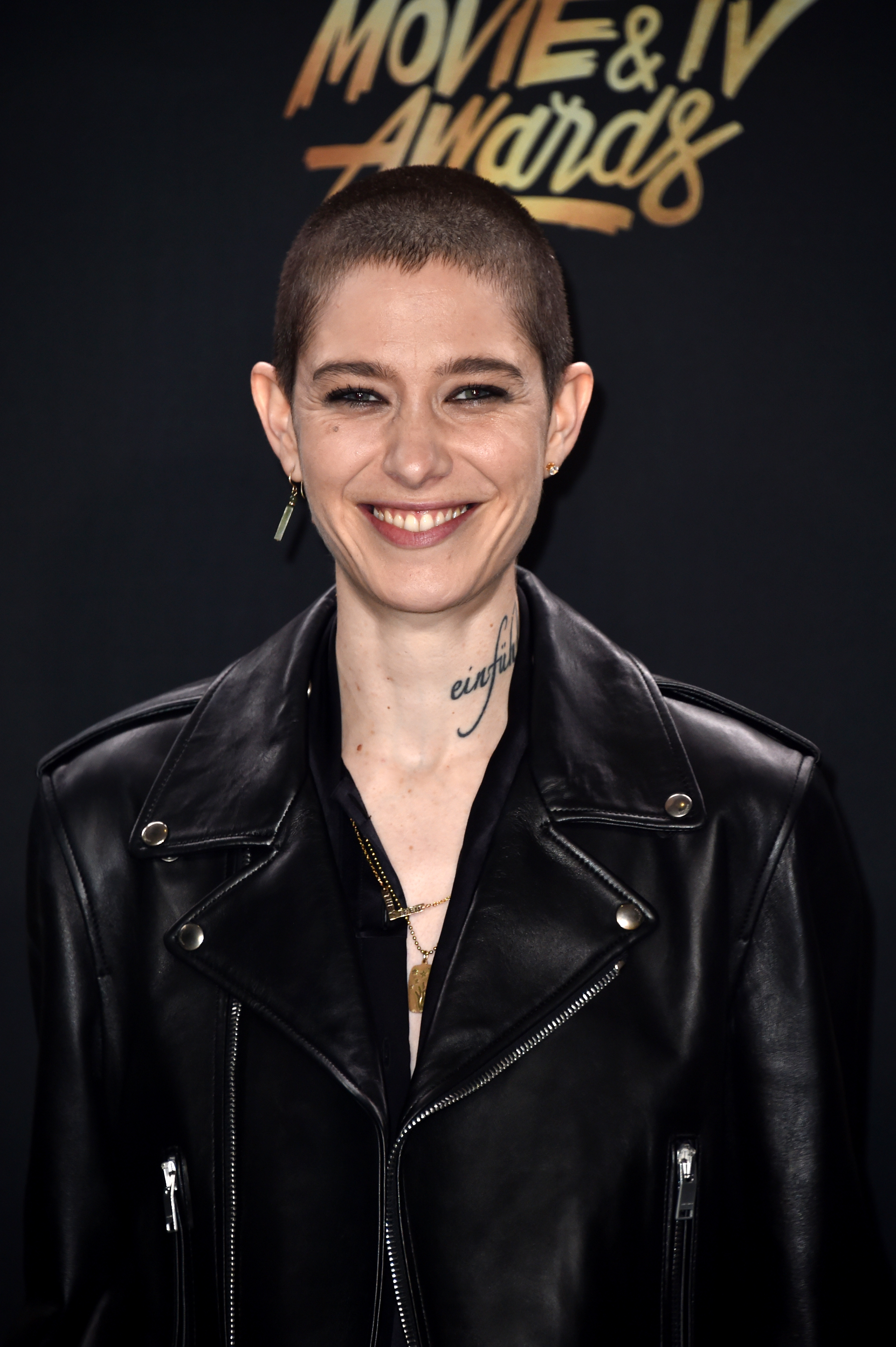 22 Famous Ladies Who Look Great with a Buzz Cut - These Female
