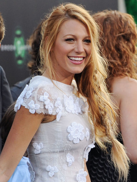 The loose, unraveled&nbsp;version of the fishtail braid: the bedhead fishtail.&nbsp;
