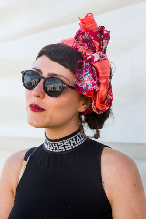 Play against type and shake up a summer-goth aesthetic with a printed trophy headband.&nbsp;(Keep the dark lip, though.)&nbsp;
